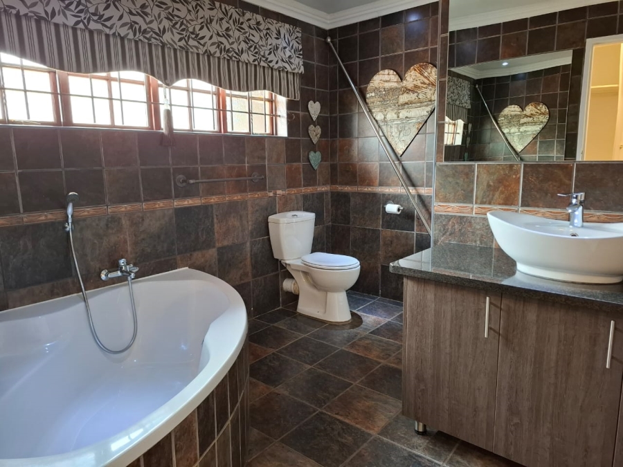 4 Bedroom Property for Sale in Park West Free State